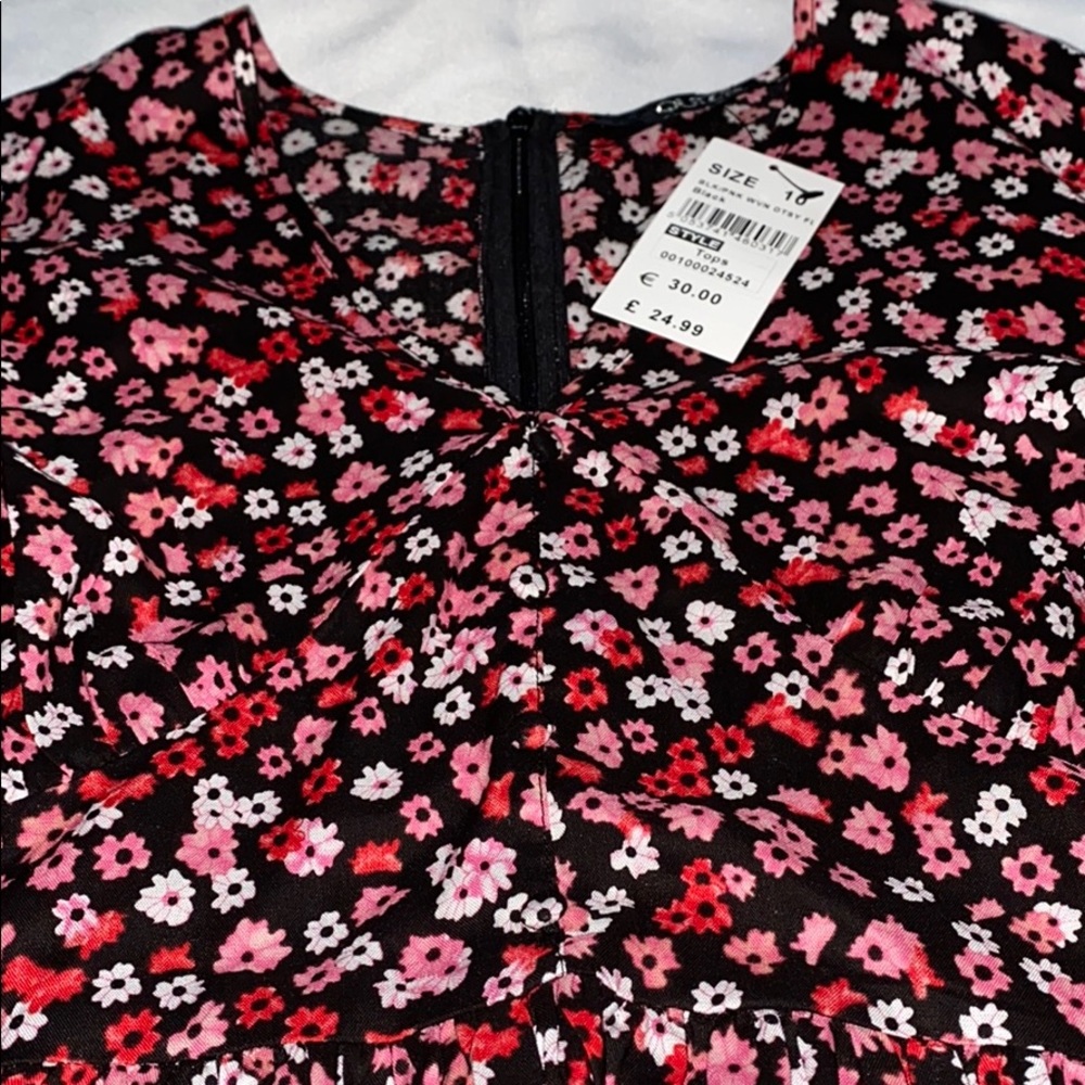 Black Floral top - Picture 3 of 4